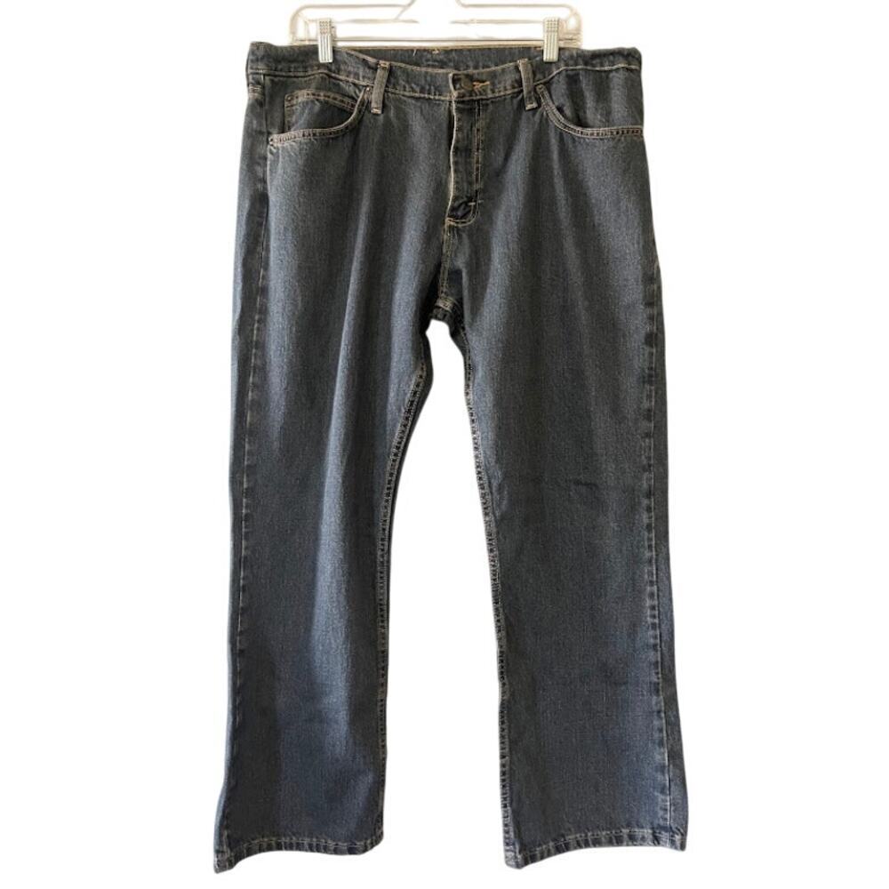 Mens Magellan Bootcut Relaxed Jeans Size 38 x 30 Medium Wash